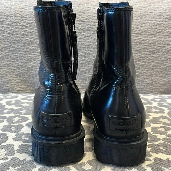 HOST PICK ✨SOREL Patent Leather Chelsea Boots Waterproof, Size 8 - Picture 4 of 9